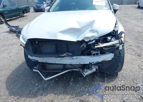 2018 Volvo Xc60 T6 Inscription z USA, uszkodzony, nr VIN YV4A22RL4J1020512